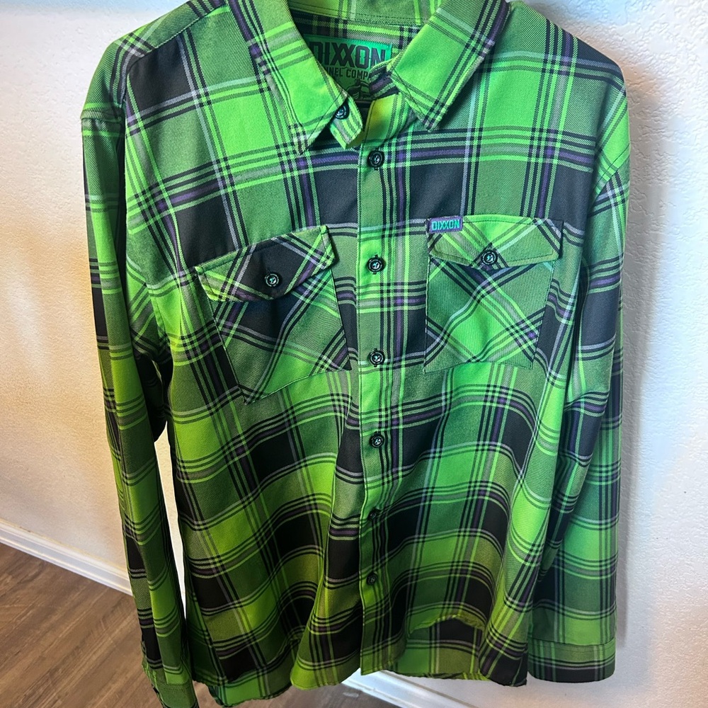Men’s size large Dixxon creature. Lightly worn. This is a pre-pleat shirt!